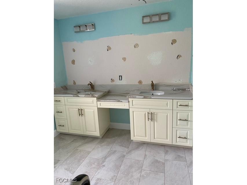 4240 James #8 & 9 Street Port Charlotte FL 33980 2026000779 image32