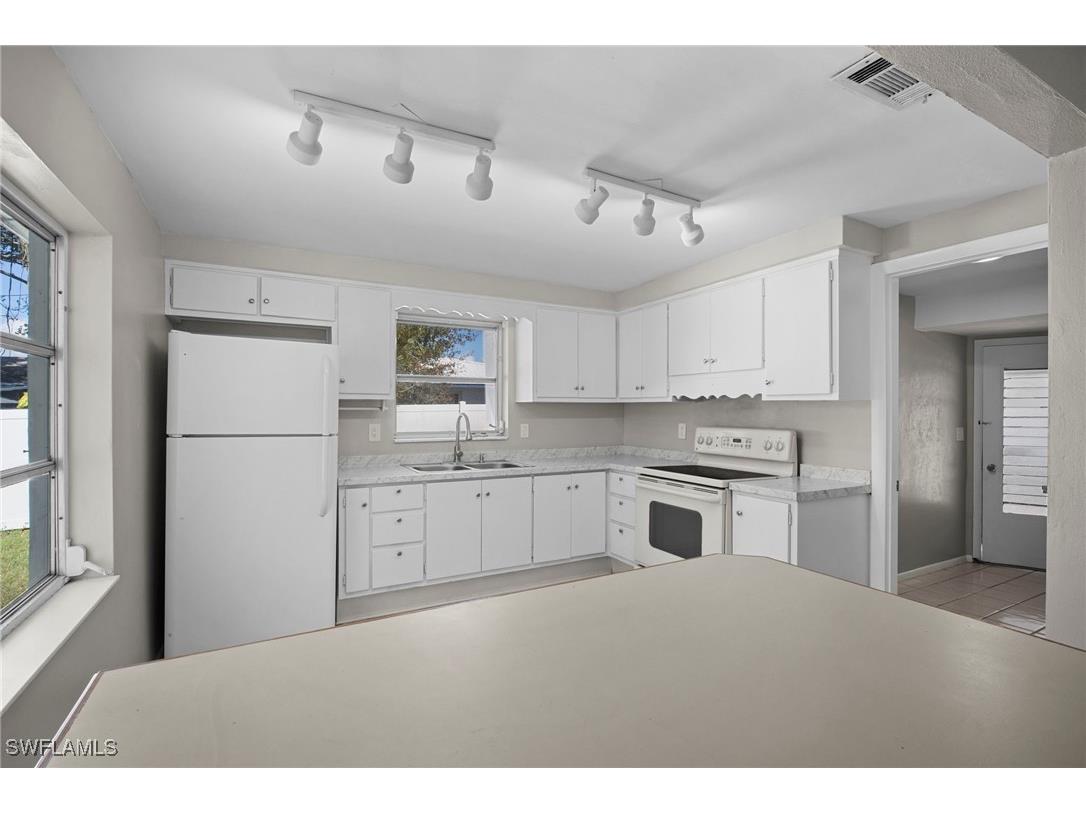 4244 Ellen Avenue Fort Myers FL 33901 226003996 image7
