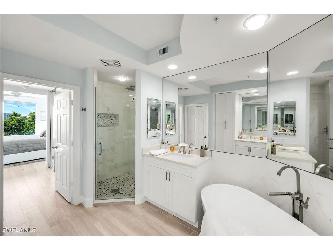 425 Cove Tower Drive #403 Naples FL 34110 225078950 image20