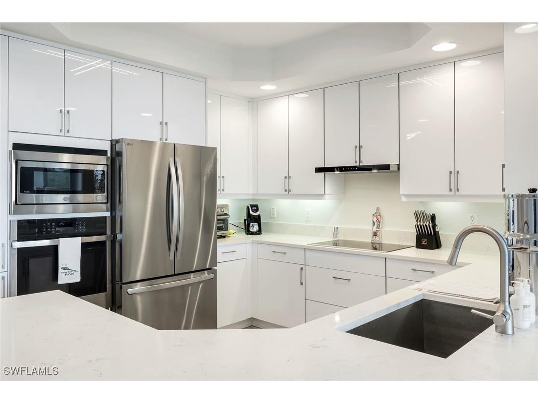 425 Cove Tower Drive #403 Naples FL 34110 225078950 image4