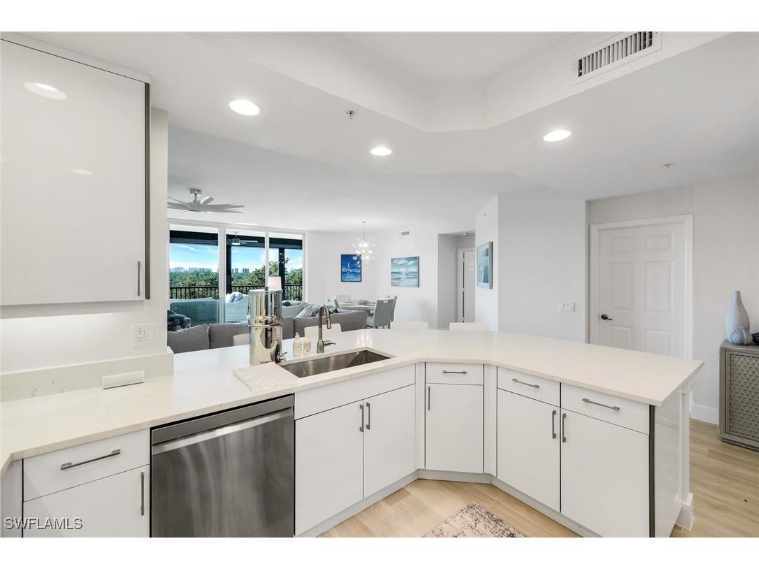 425 Cove Tower Drive #403 Naples FL 34110 225078950 image6