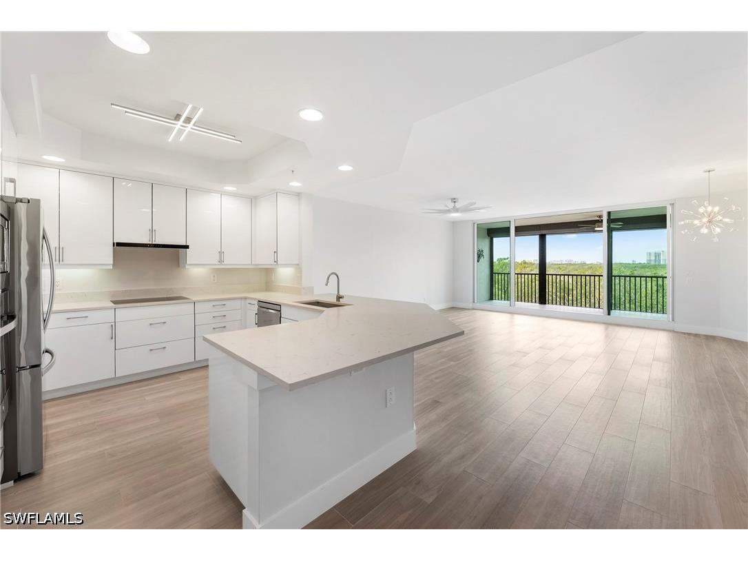 425 Cove Tower Drive #403 Naples FL 34110 226014924 image1