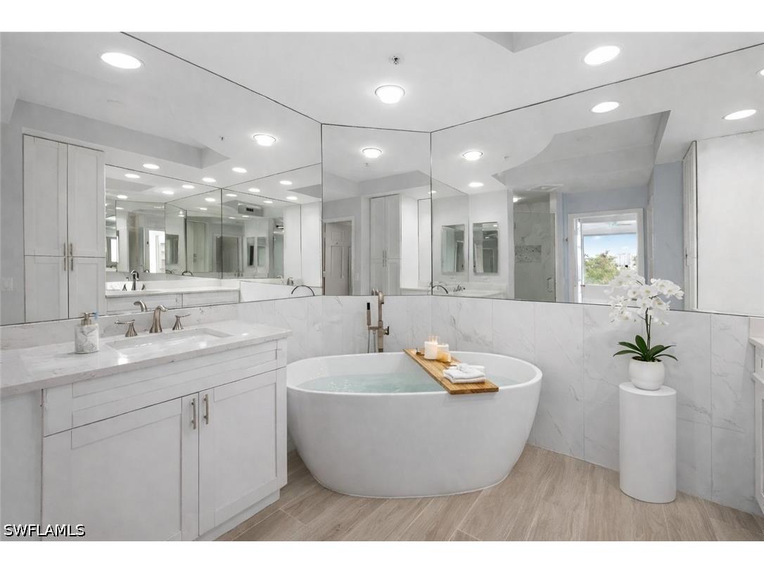 425 Cove Tower Drive #403 Naples FL 34110 226014924 image16