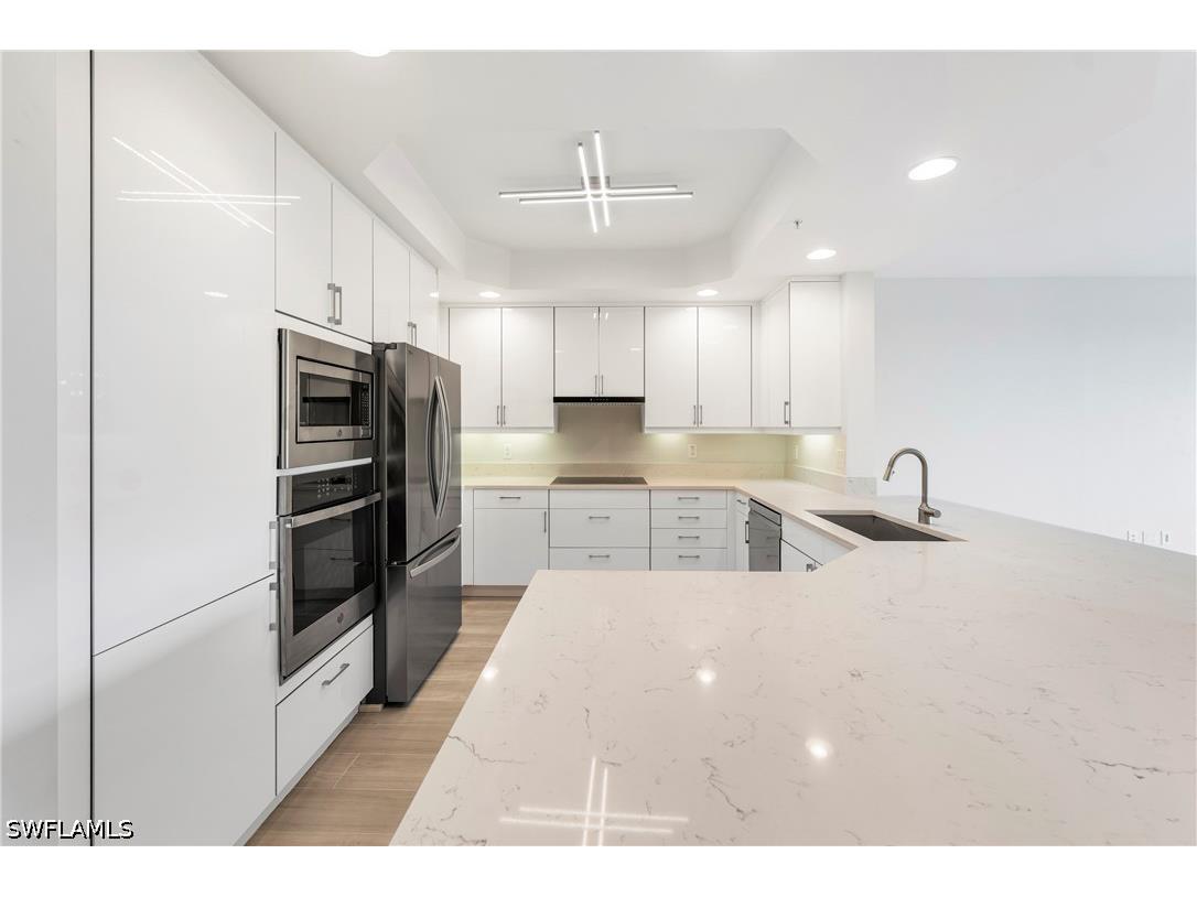 425 Cove Tower Drive #403 Naples FL 34110 226014924 image4