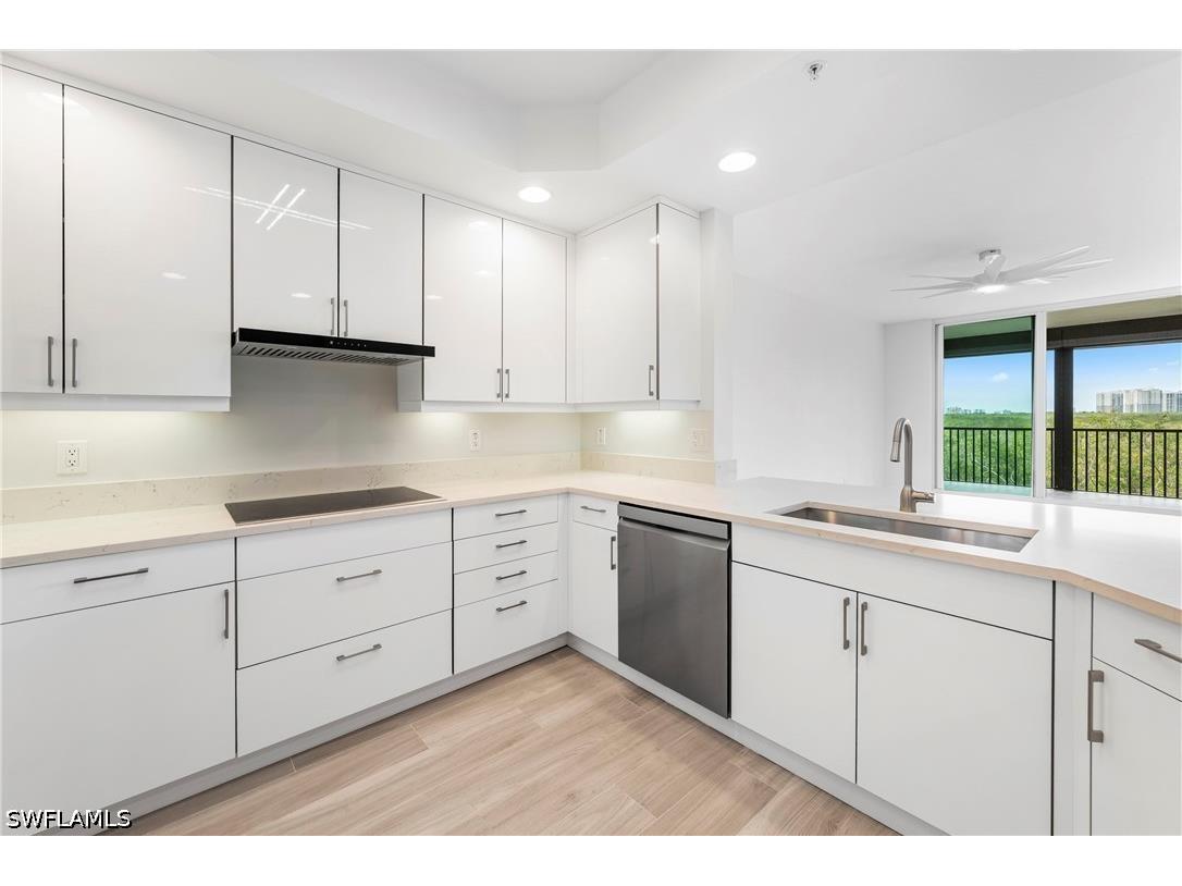 425 Cove Tower Drive #403 Naples FL 34110 226014924 image5