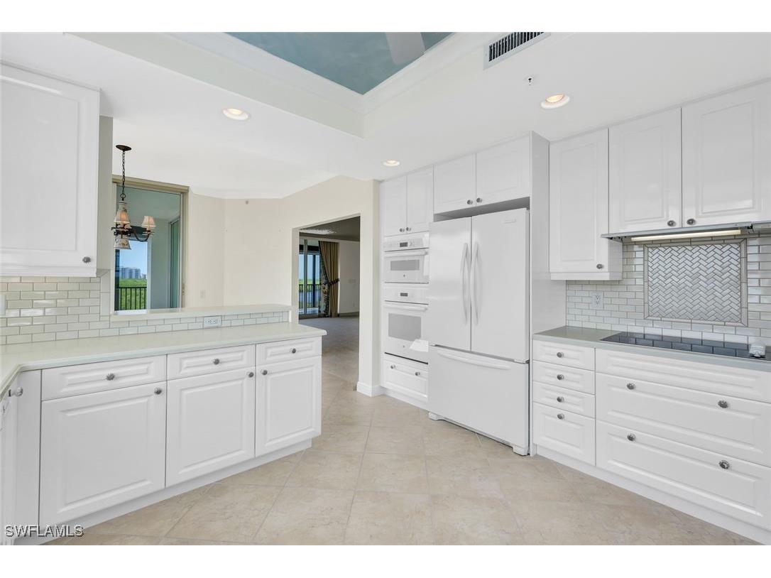 425 Cove Tower Drive #701 Naples FL 34110 225076176 image14