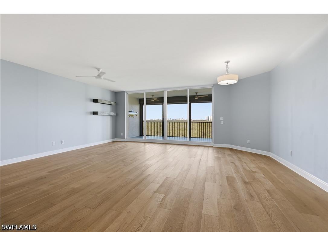 425 Cove Tower Dr #703 Naples FL 34110 226008522 image4