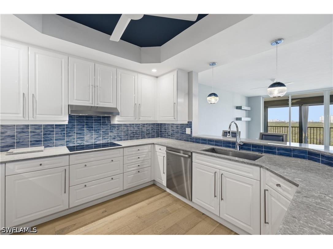 425 Cove Tower Dr #703 Naples FL 34110 226008522 image6