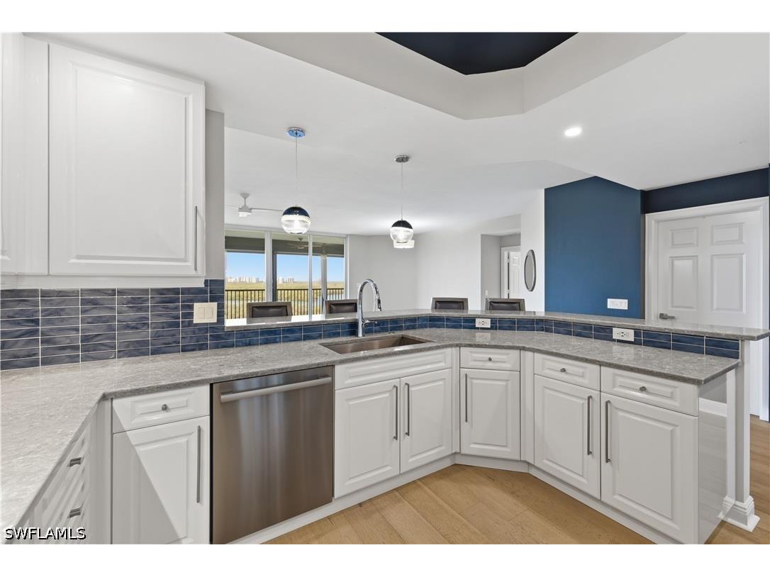 425 Cove Tower Dr #703 Naples FL 34110 226008522 image7
