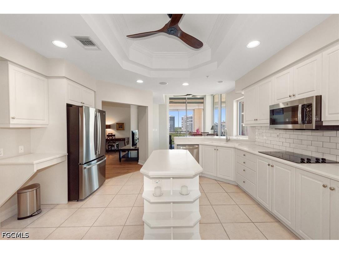 425 Dockside Drive #PH-1 Naples FL 34110 2026021454 image15