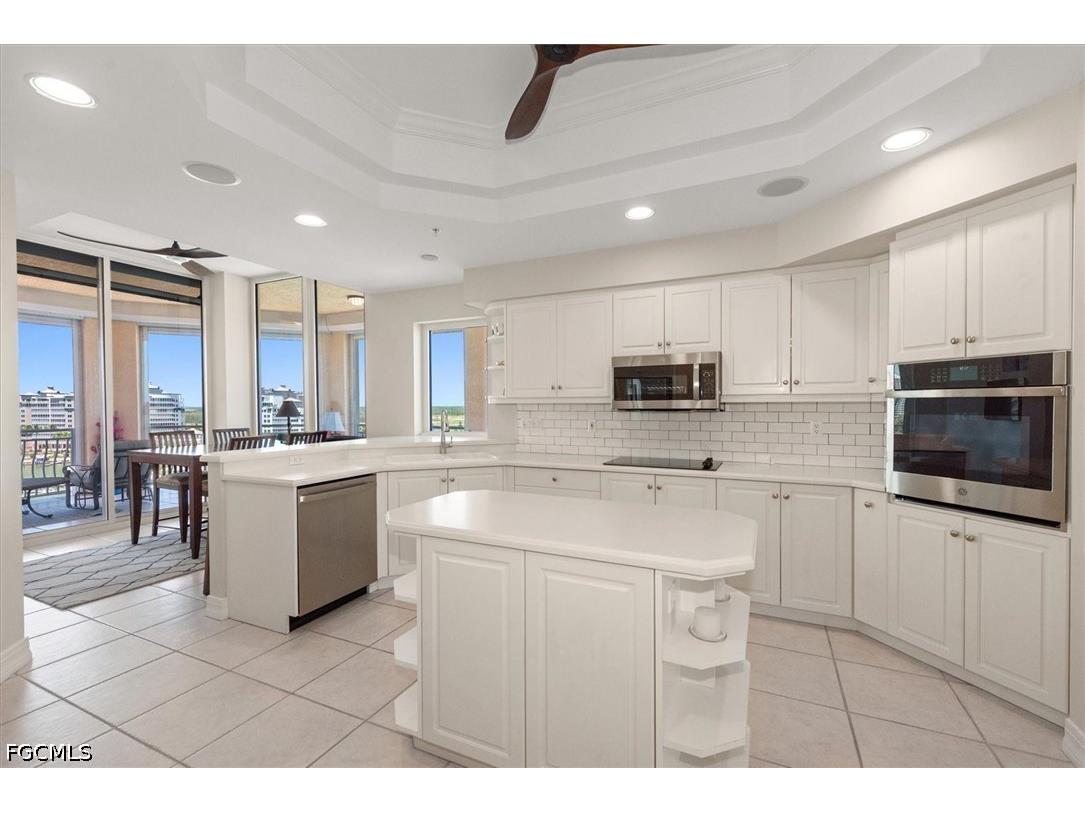 425 Dockside Drive #PH-1 Naples FL 34110 2026021454 image18