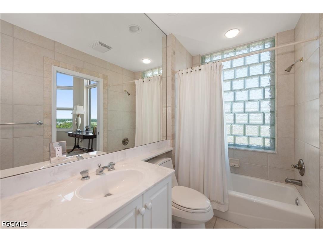 425 Dockside Drive #PH-1 Naples FL 34110 2026021454 image27