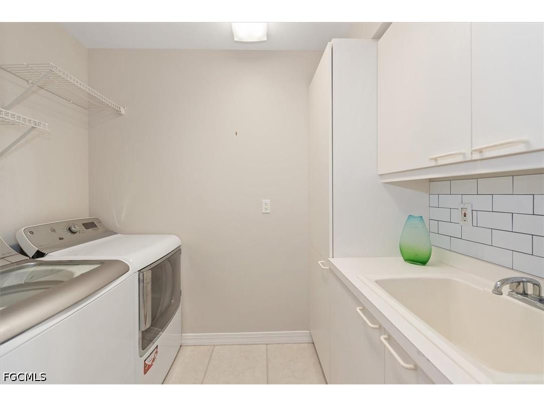 425 Dockside Drive #PH-1 Naples FL 34110 2026021454 image30