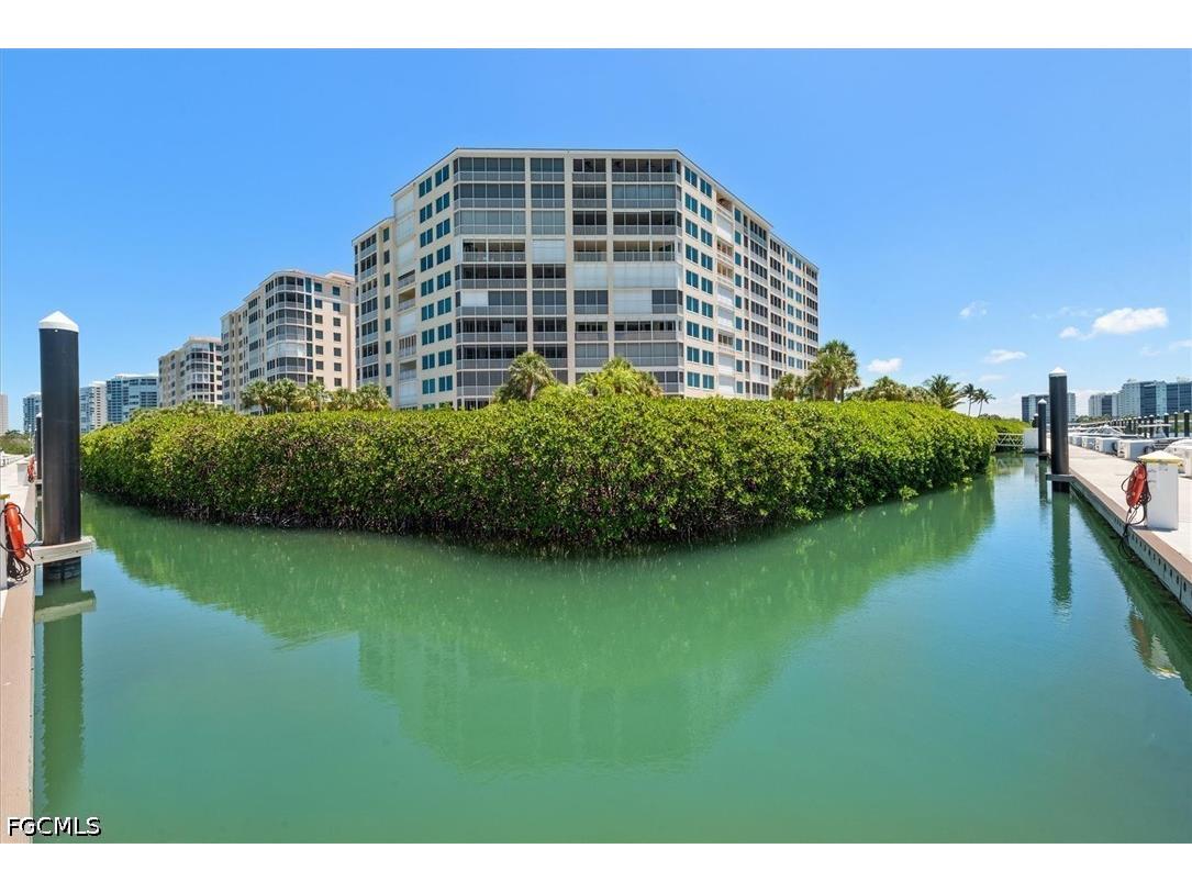 425 Dockside Drive #PH-1 Naples FL 34110 2026021454 image31