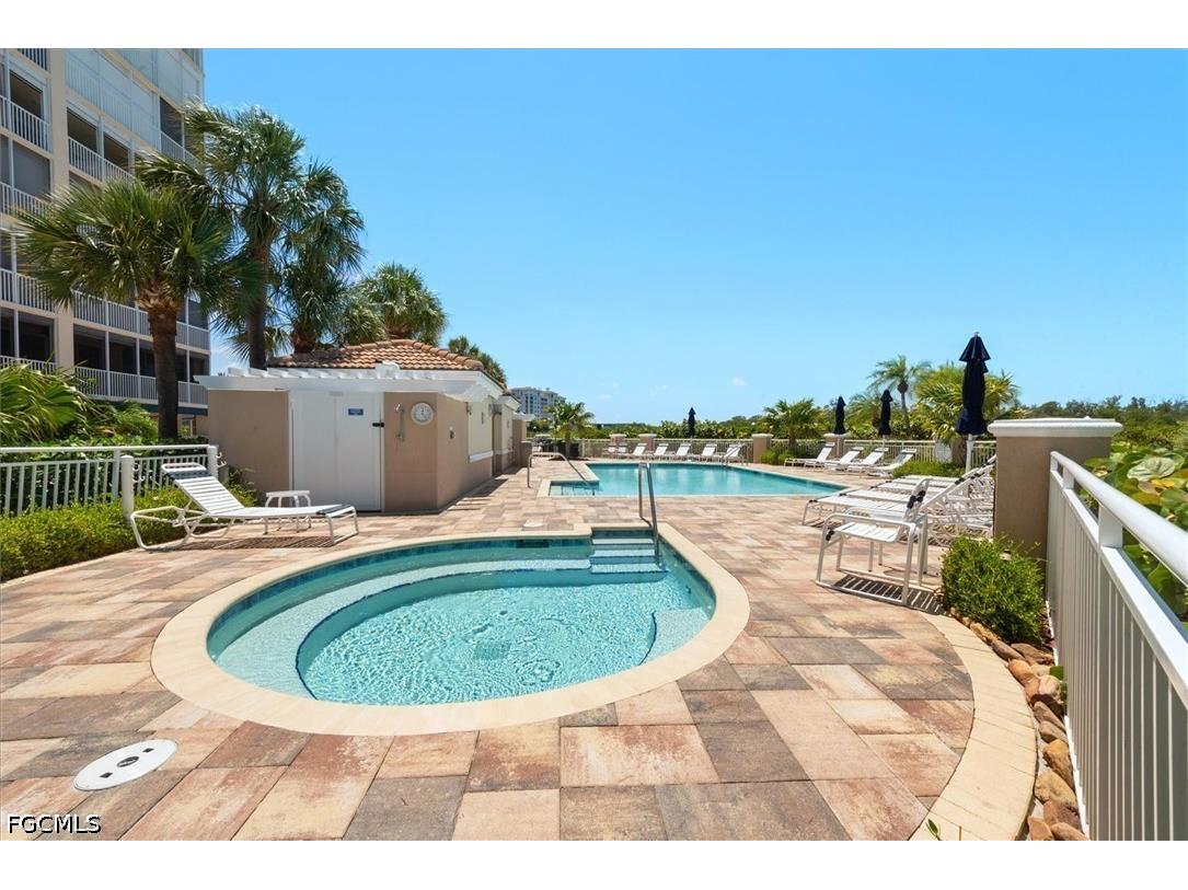 425 Dockside Drive #PH-1 Naples FL 34110 2026021454 image32