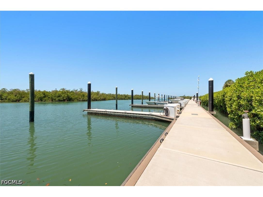 425 Dockside Drive #PH-1 Naples FL 34110 2026021454 image33