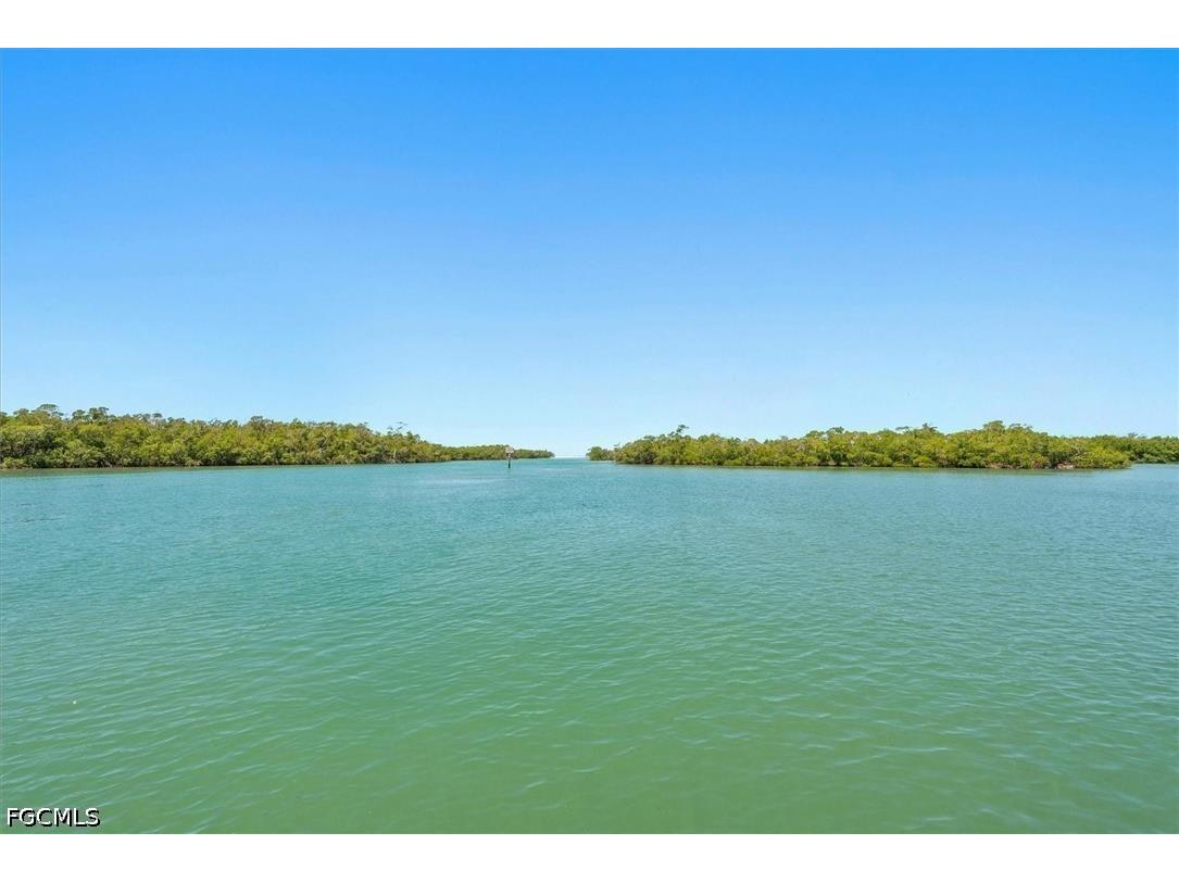 425 Dockside Drive #PH-1 Naples FL 34110 2026021454 image34