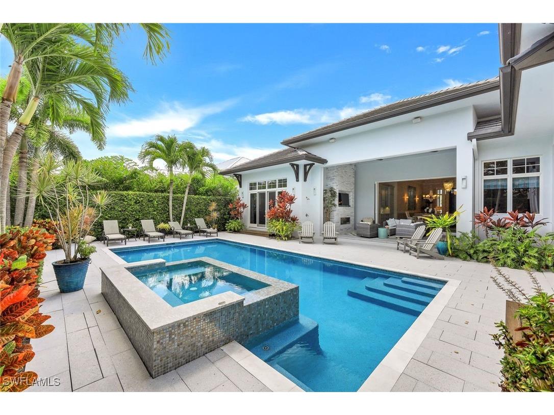 425 Harbour Drive Naples FL 34103 225055533 image1