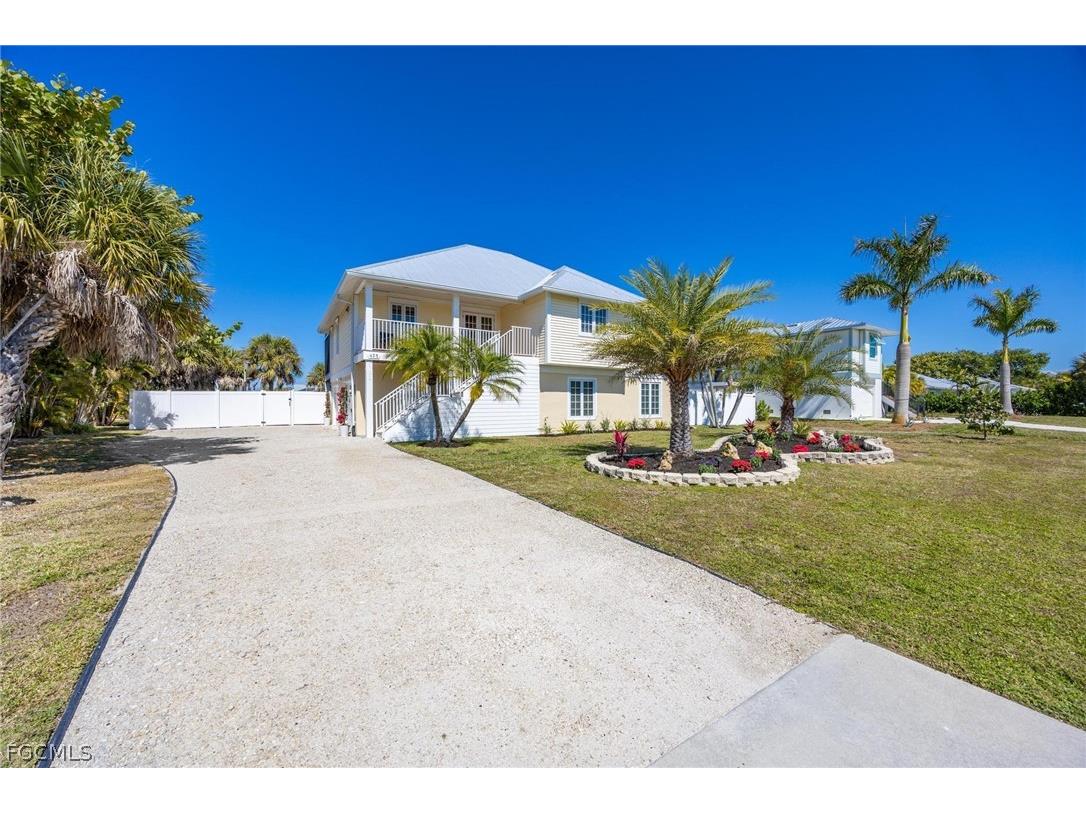 425 Lake Murex Circle Sanibel FL 33957 2026009986 image1