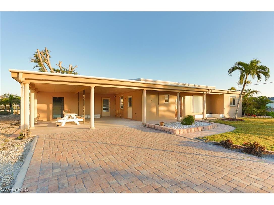 425 Madison Court Fort Myers Beach FL 33931 223017577 image1