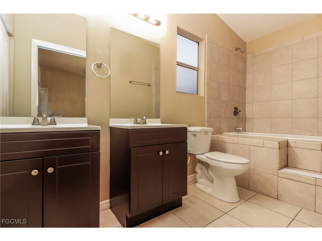 425 NW 4th Street Cape Coral FL 33993 2025009819 image10