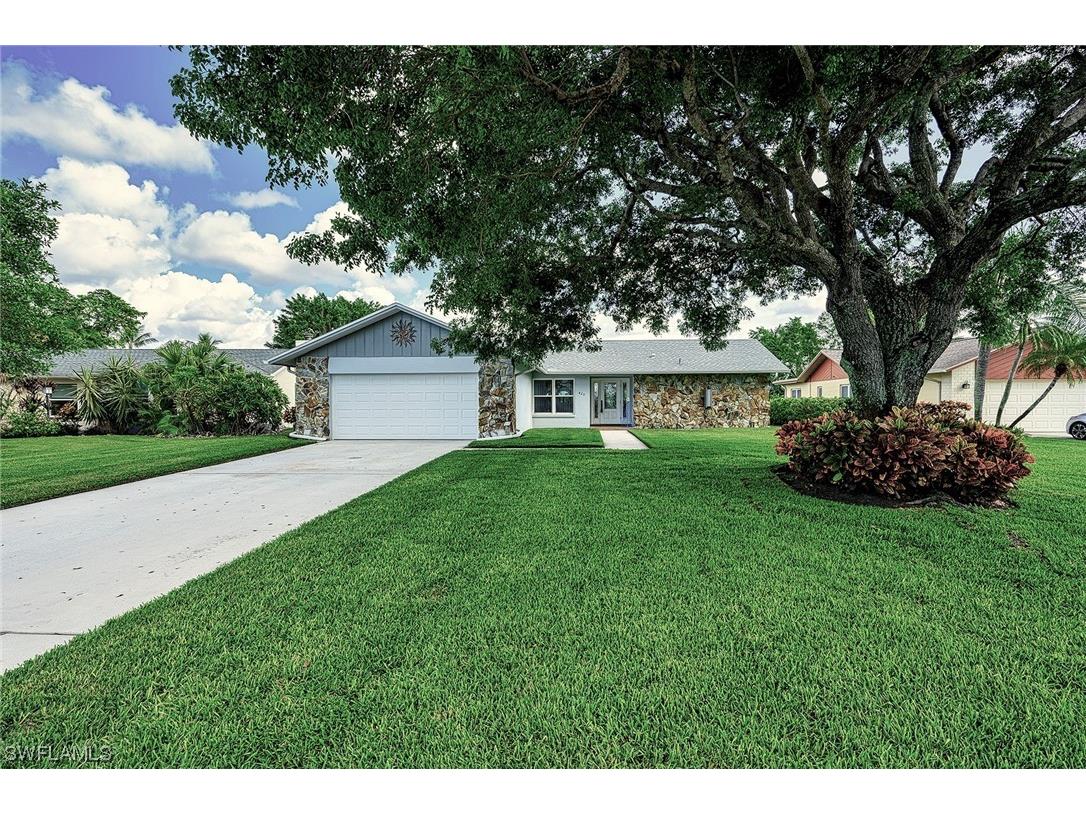 425 Pine Lake Drive Naples FL 34112 222084812 image1