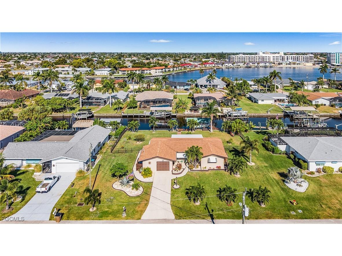 425 Pinecrest Court Cape Coral FL 33904 2025020552 image1