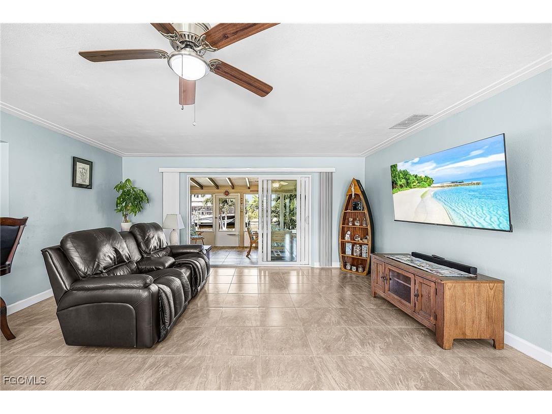 425 Pinecrest Court Cape Coral FL 33904 2025020552 image10