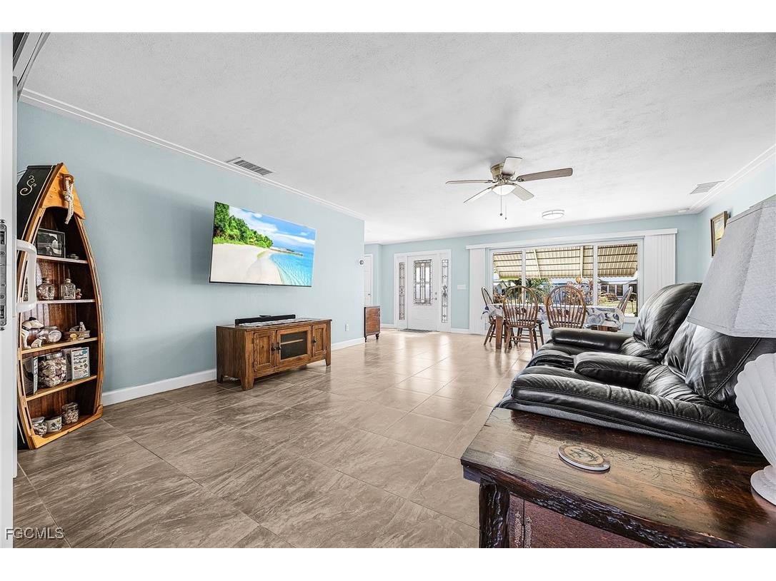 425 Pinecrest Court Cape Coral FL 33904 2025020552 image21