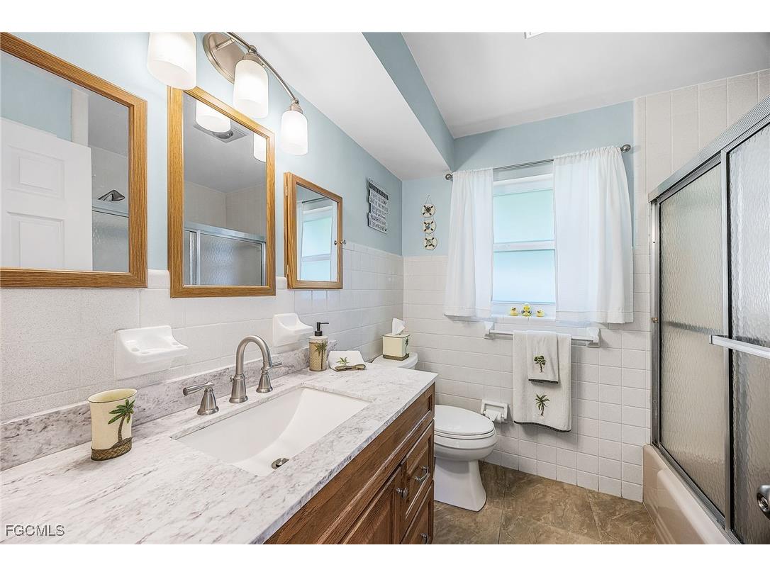 425 Pinecrest Court Cape Coral FL 33904 2025020552 image24