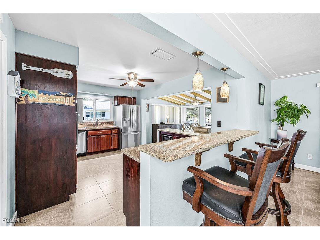 425 Pinecrest Court Cape Coral FL 33904 2025020552 image3