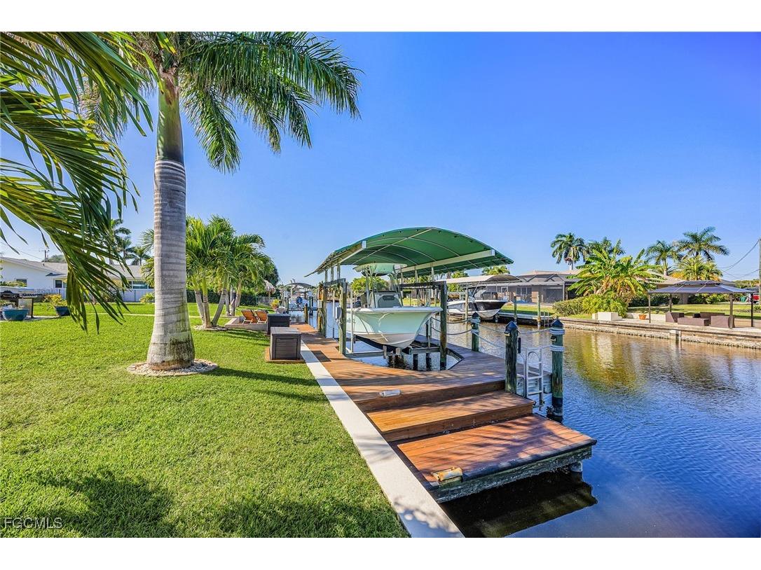 425 Pinecrest Court Cape Coral FL 33904 2025020552 image34