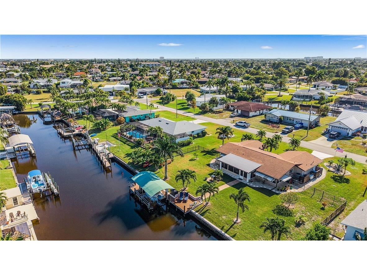 425 Pinecrest Court Cape Coral FL 33904 2025020552 image38