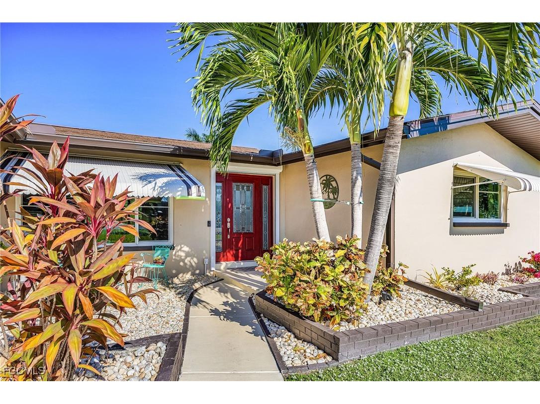 425 Pinecrest Court Cape Coral FL 33904 2025020552 image8