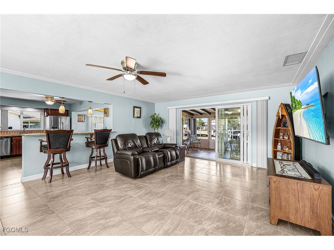 425 Pinecrest Court Cape Coral FL 33904 2025020552 image9