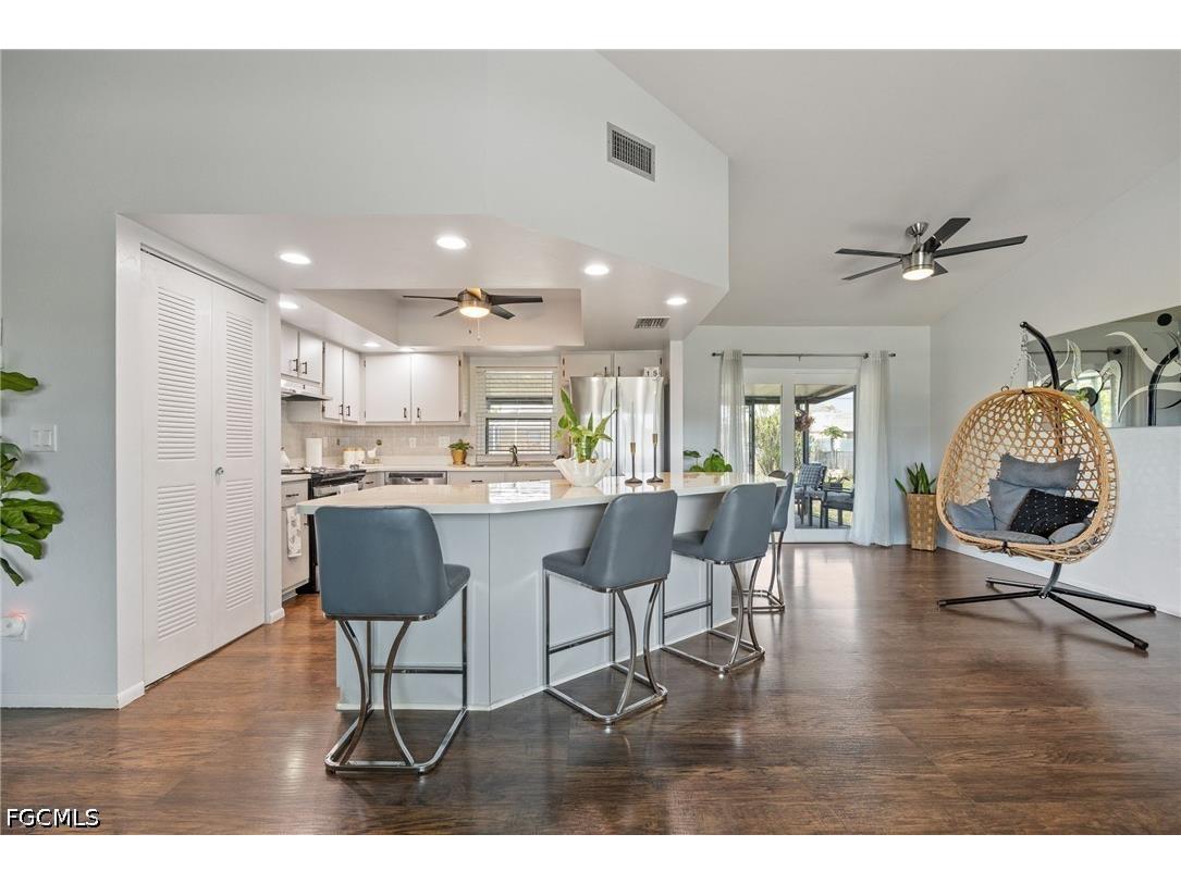 425 SW 43rd Lane Cape Coral FL 33914 2026019155 image2