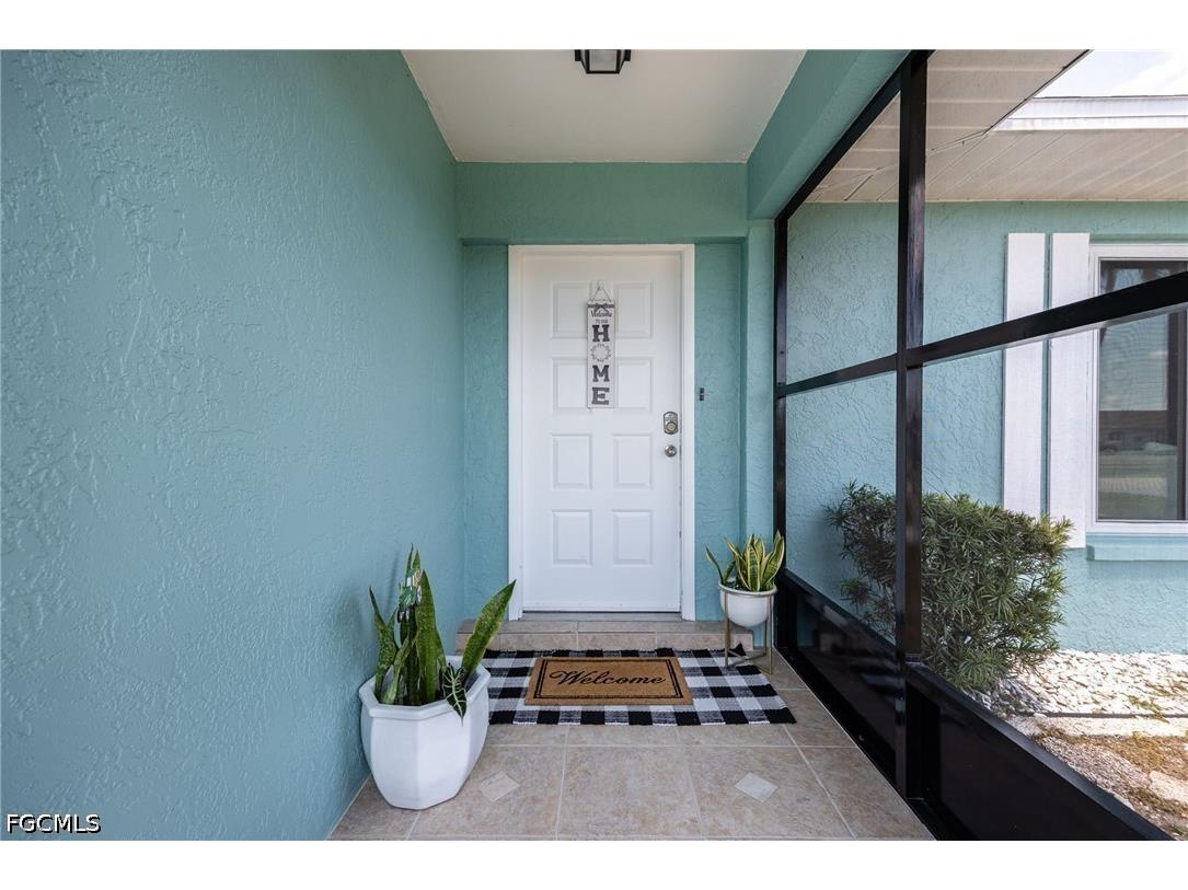 425 SW 43rd Lane Cape Coral FL 33914 2026019155 image5