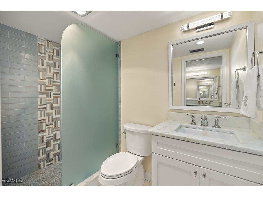 4250 Steamboat Bend #202 Fort Myers FL 33919 2025014228 image3