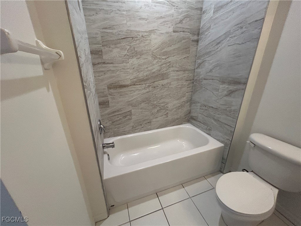 4255 Liron Avenue #202 Fort Myers FL 33916 2025014197 image14