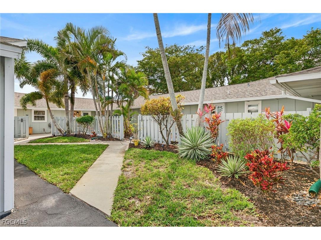 4257 Island Circle #3 Fort Myers FL 33919 2026010838 image2
