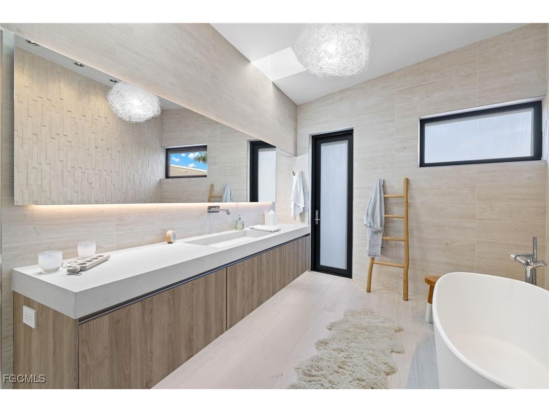 4257 W Gulf Drive Sanibel FL 33957 2025017463 image16