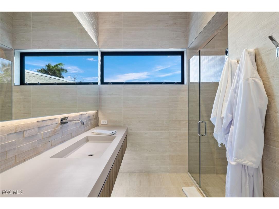 4257 W Gulf Drive Sanibel FL 33957 2025017463 image17