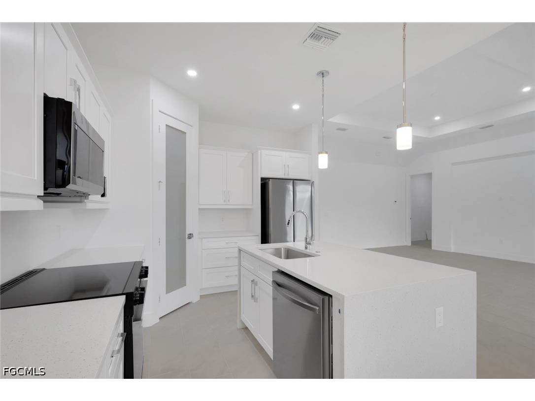426 NW 3rd Terrace Cape Coral FL 33993 2026023369 image5