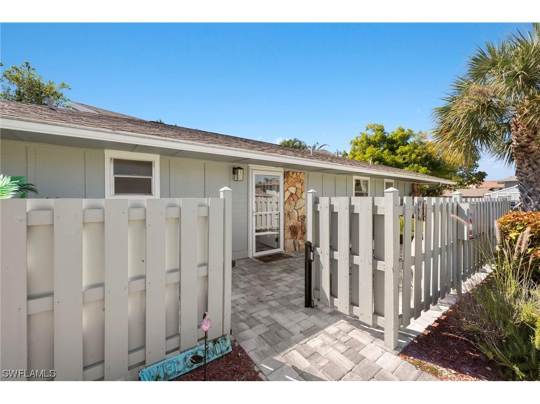 4262 Island Circle #1 Fort Myers FL 33919 223077015 image1