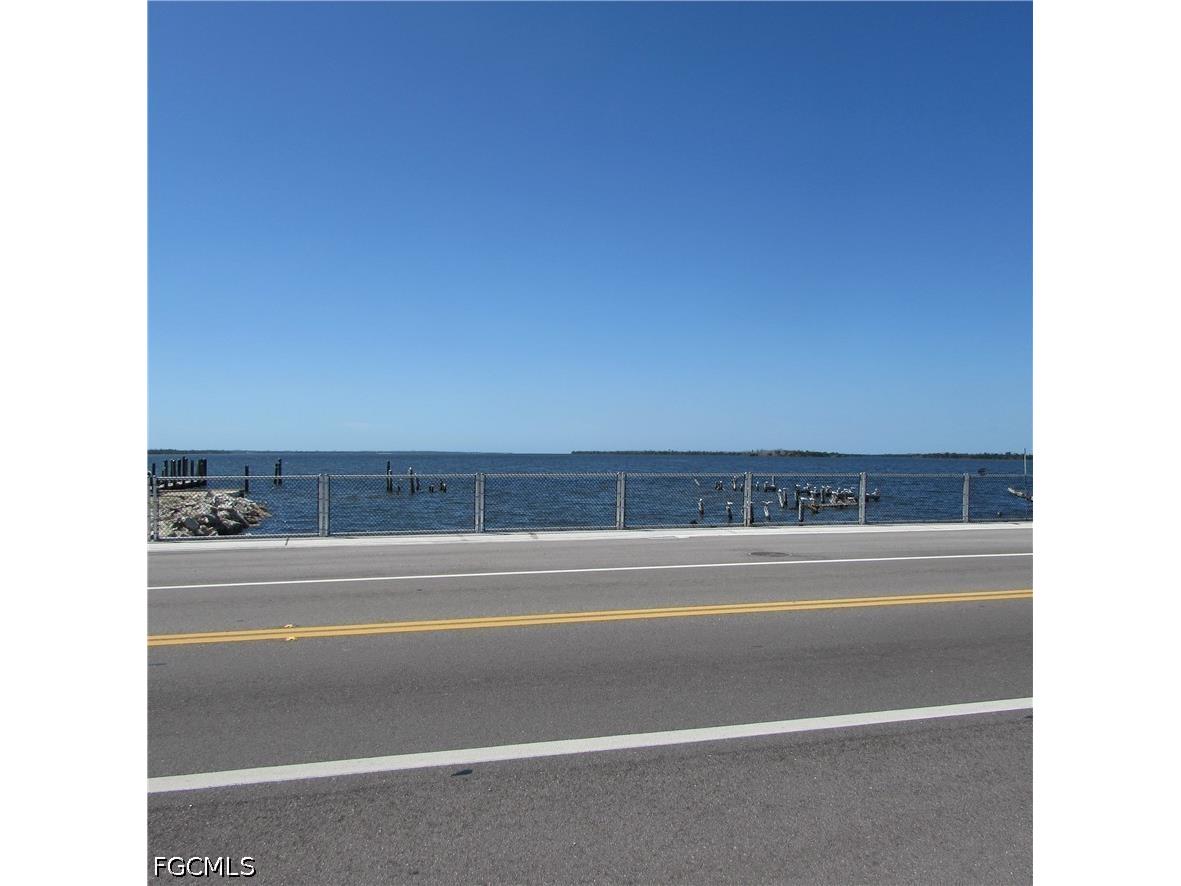 4262 Pine Island Road NW Matlacha FL 33993 2026017869 image1