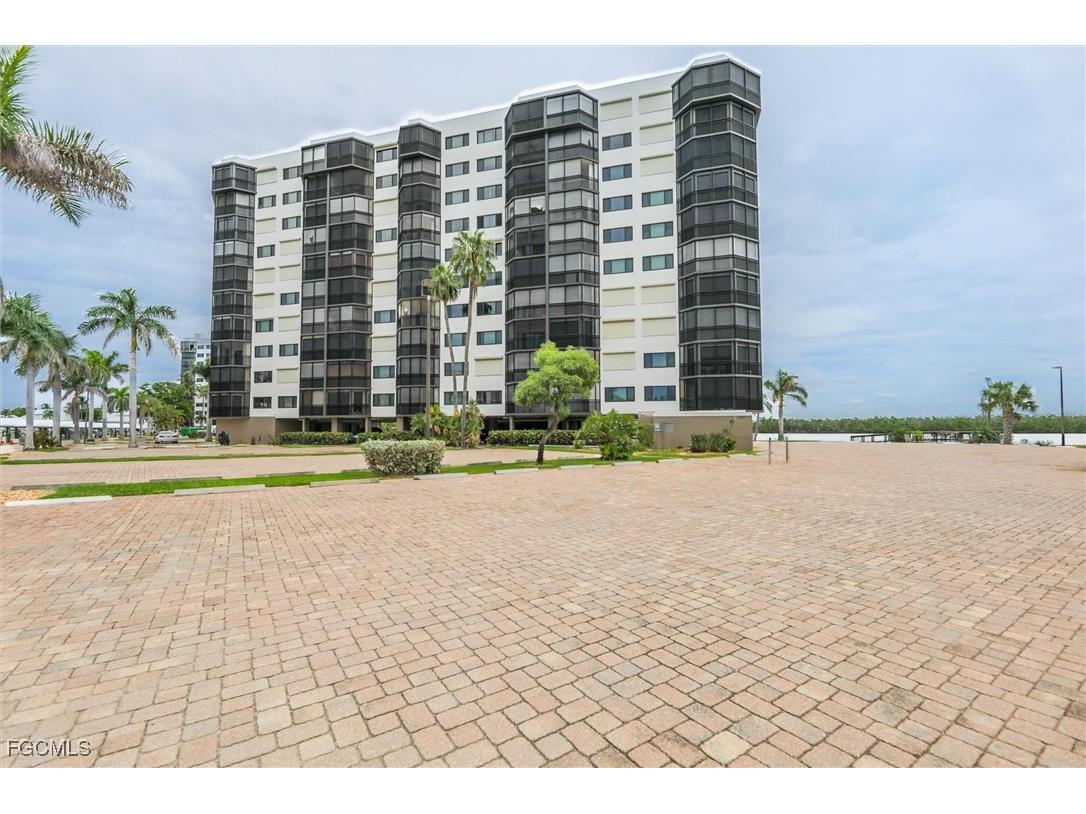 4263 Bay Beach Lane #713 Fort Myers Beach FL 33931 2025007861 image1
