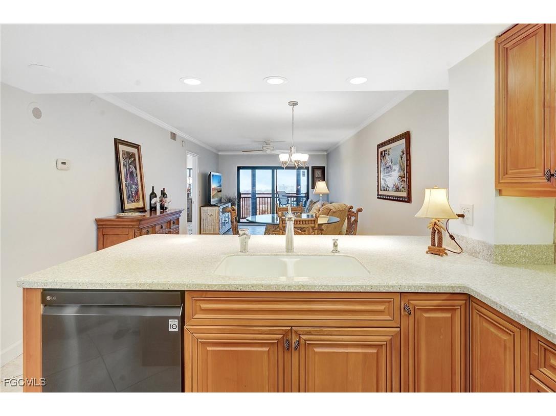 4263 Bay Beach Lane #714 Fort Myers Beach FL 33931 2025013805 image10