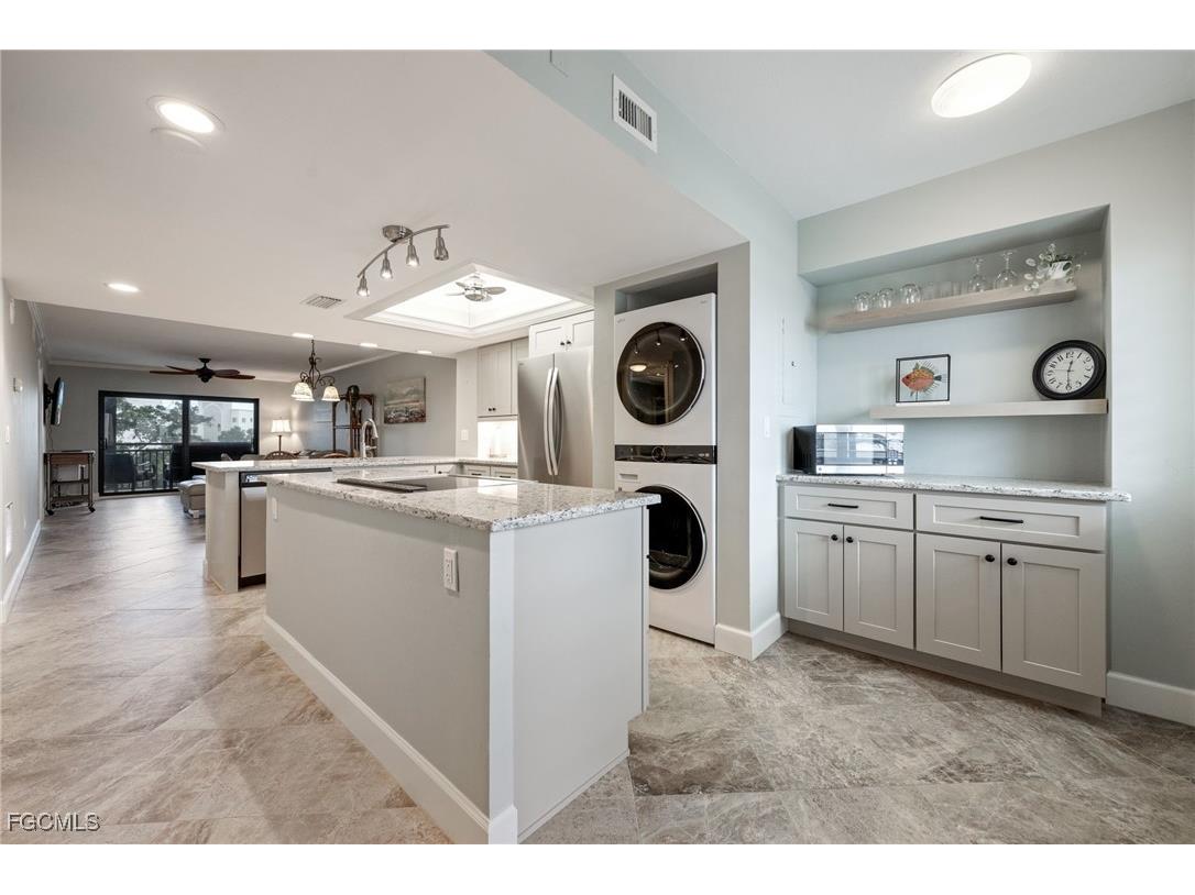 4265 Bay Beach Lane #425 Fort Myers Beach FL 33931 2025007020 image15