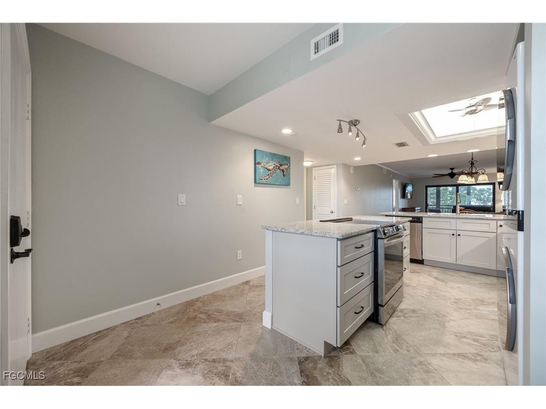 4265 Bay Beach Lane #425 Fort Myers Beach FL 33931 2025007020 image16