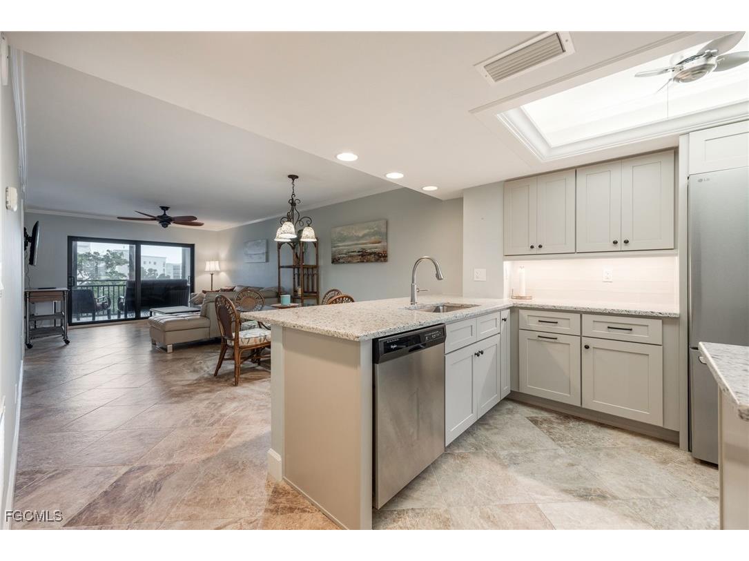 4265 Bay Beach Lane #425 Fort Myers Beach FL 33931 2025007020 image18